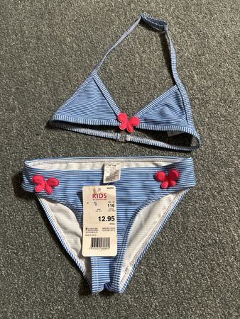 Bikini Gr. 116 mit Schmetterlingen für den Sommer ☀️