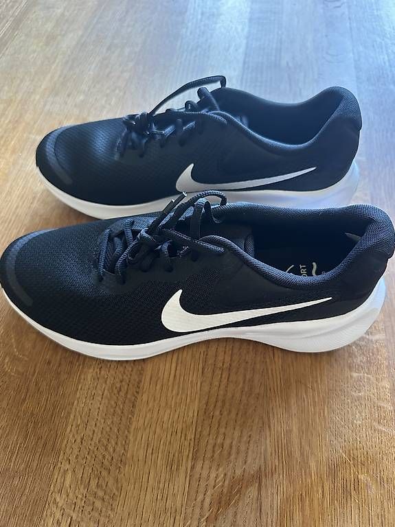 Herrenschuhe: Nike Sneakers Neu Gr: 45.5 – Neu und originalverpackt aus Luzern von Modano02