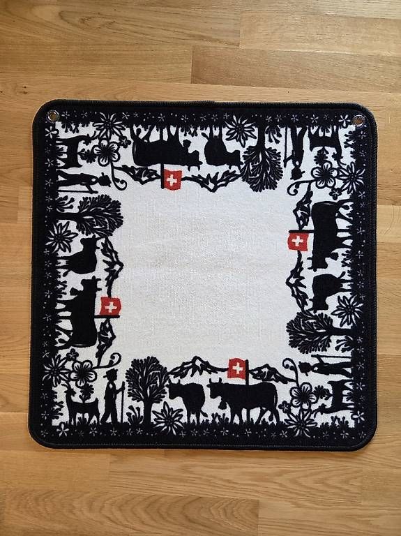Tapis de jeu: Jassteppich mit Schweizer Scherenschnitt – D'occasion à Pfäffikon ZH par salix92