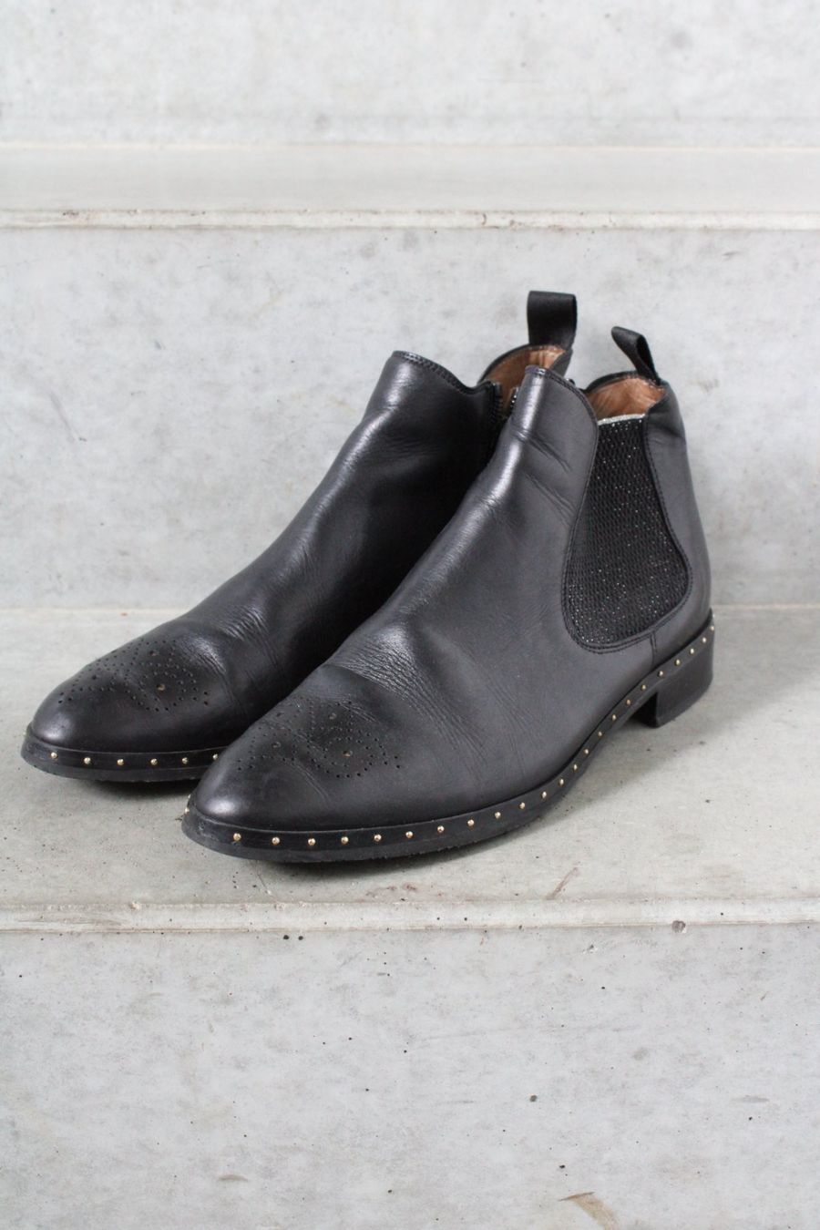 Navyboot Scarpe da donna: Pertini Leather Ankle Boots with Studs – Usato da St. Gallen venduto da look-twice