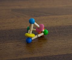 Colorini Farbiges Rassel Kinderspielzeug aus Holz