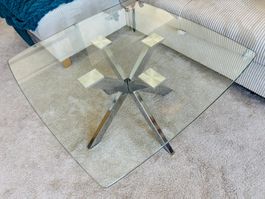 Table en verre et métal