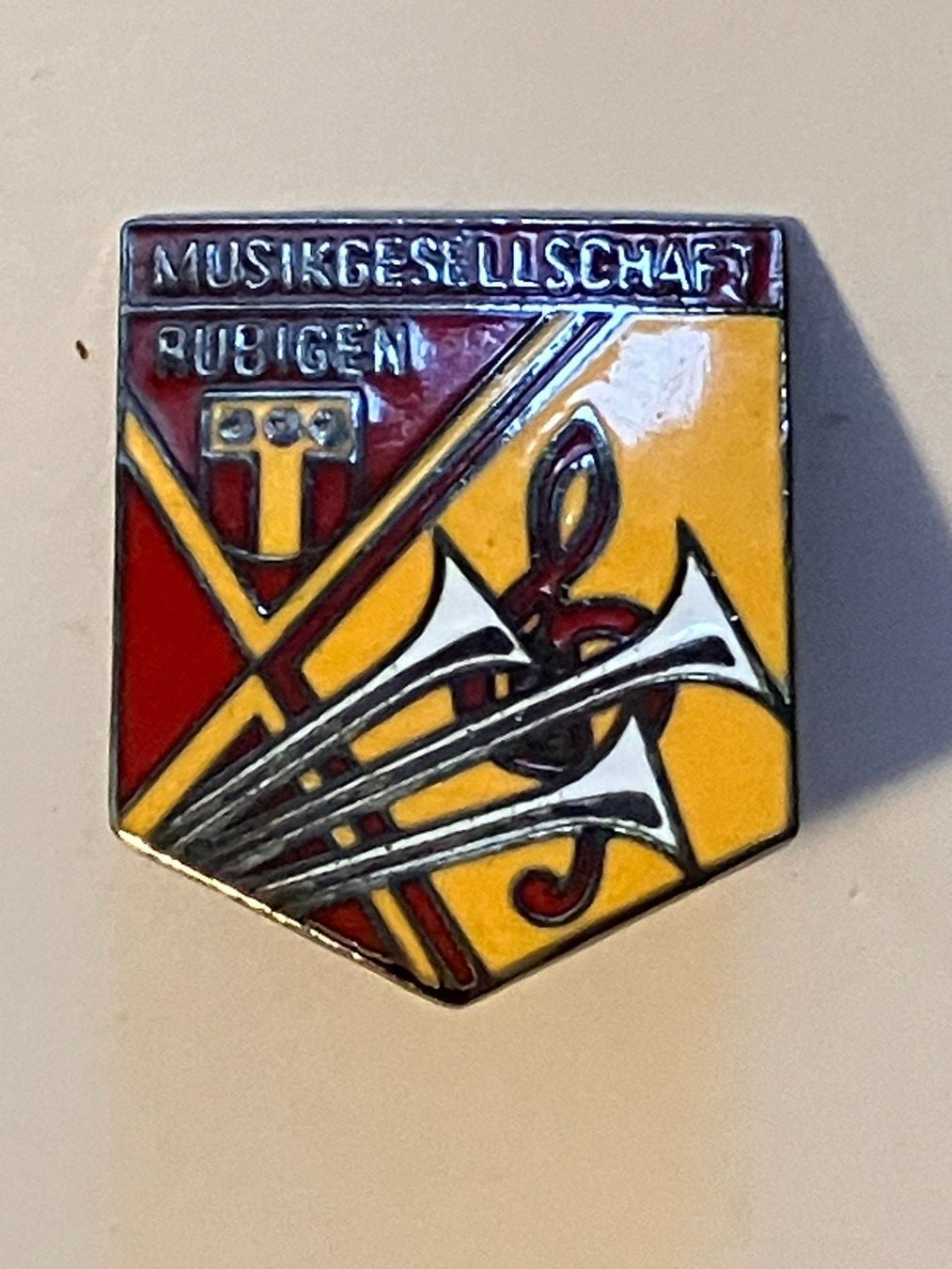 Placchette & Badge: 1 Pin Musikgesellschaft Rubigen – Usato da Basel venduto da djwwpp