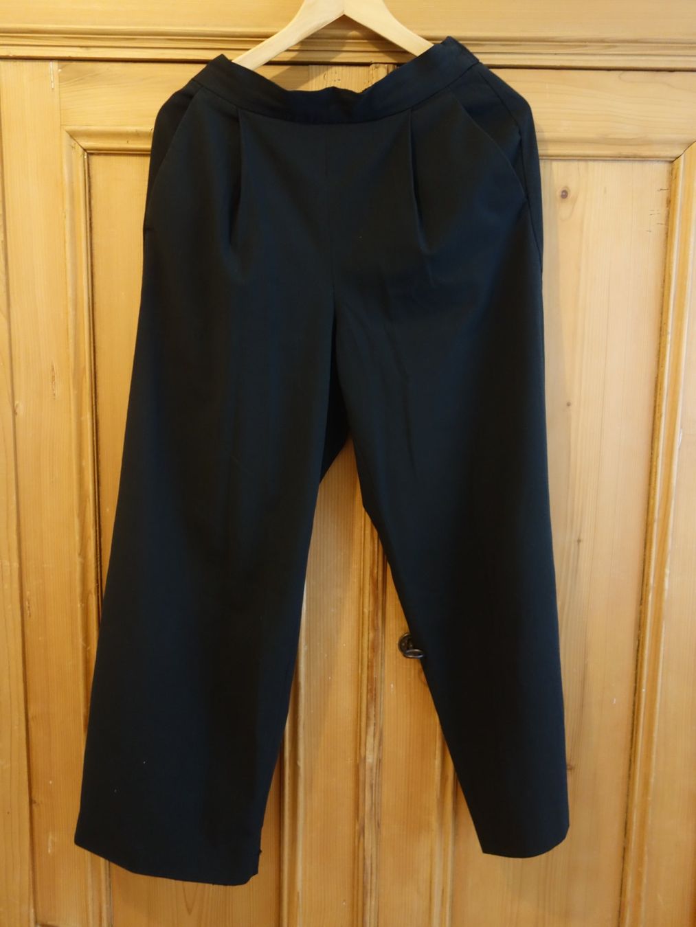 Pantaloni: Bundfaltenhose, schwarz – Usato da Zürich venduto da srrrah
