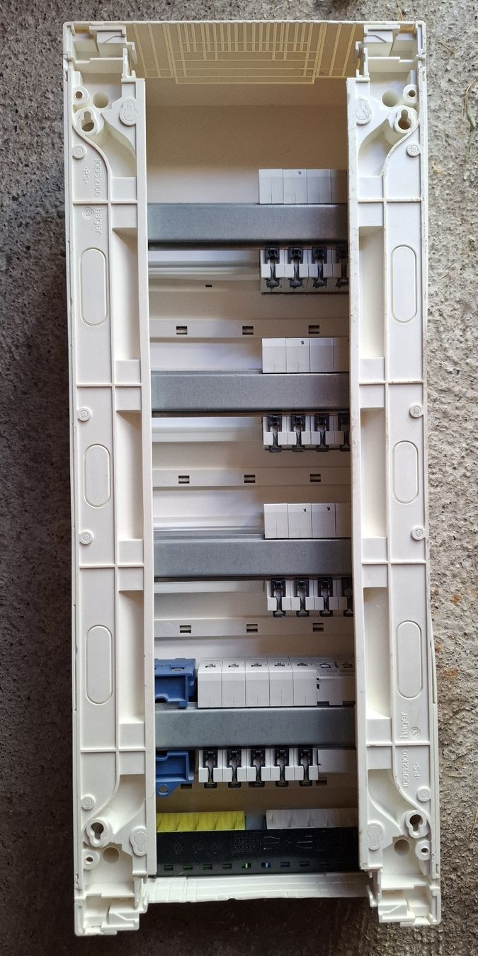 Hager Elektronikbauteile: tableau électrique + disjoncteurs – Gebraucht aus Eschert von SoS_Tilt_and_Co 3