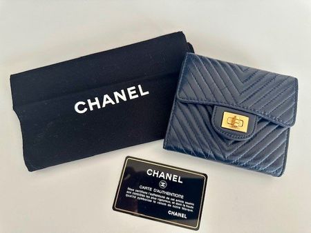 100% Orig. CHANEL Trifold Compact Wallet / Geldbörse