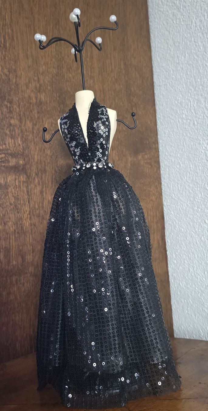 Portagioie: Modeschmuckständer im Ballkleid Design, neuwertig! – Nuovo (secondo la descrizione) da Rheinsulz venduto da Gilea
