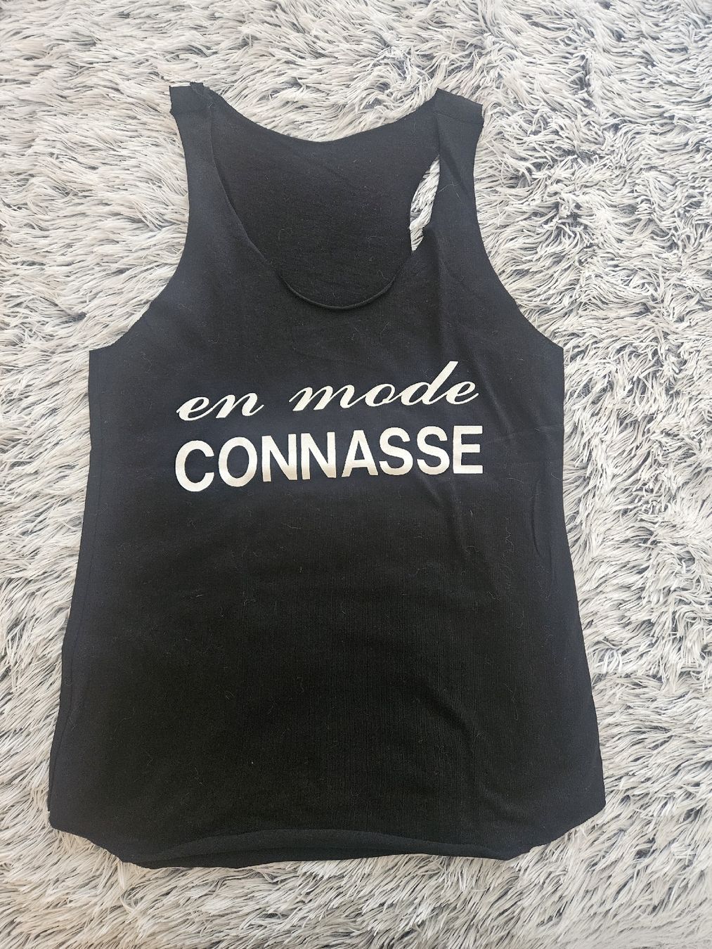 Top: Débardeur noir "En Mode C*******, taille S – Nuovo (secondo la descrizione) da Morges venduto da Mlle_Croft_91