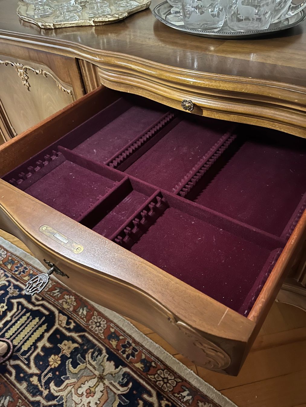 Credenze: Schönes Buffett im Louis XV Stil – Usato da Solothurn venduto da Bobesch08 9