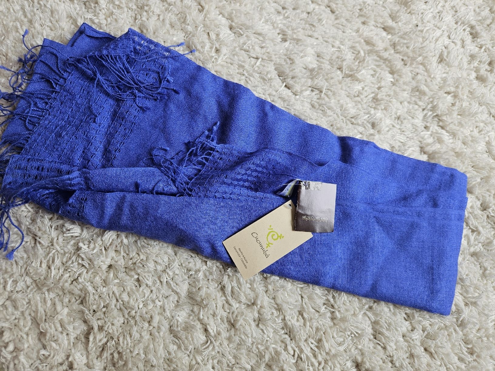 Foulards, Tücher & Schals: Schöner blauer Schal, neu – Neu und originalverpackt aus Zollikon von Oksana206