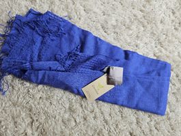 Schöner blauer Schal, neu
