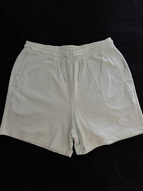 Nike Pantaloni: Short Nike – Usato da Sion venduto da nao_2cg5