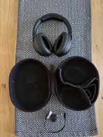 Sony WH-1000XM4 black headphones