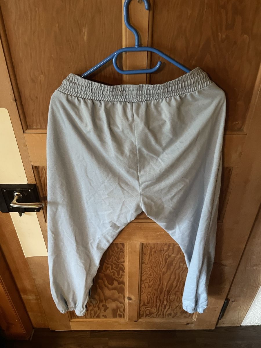 Hosen: Hell Blaue Trainerhose – Gebraucht aus Lenk im Simmental von banane50626 1