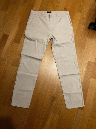 Sommerliche, angenehme Stoffhose Grösse 46 (Mudo Collection)