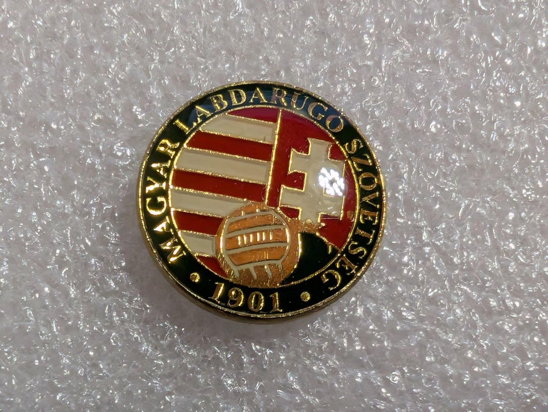 Placchette & Badge: Ansteckpin 303: Labdarugo – Usato da Oppligen venduto da Pin-Fall-Shop