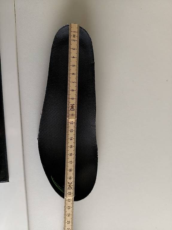 Asics Scarpe per ragazzi: Asics Sneakers/ Turnschuhe Grösse 35 – Usato da Grossdietwil venduto da wichtel28 1