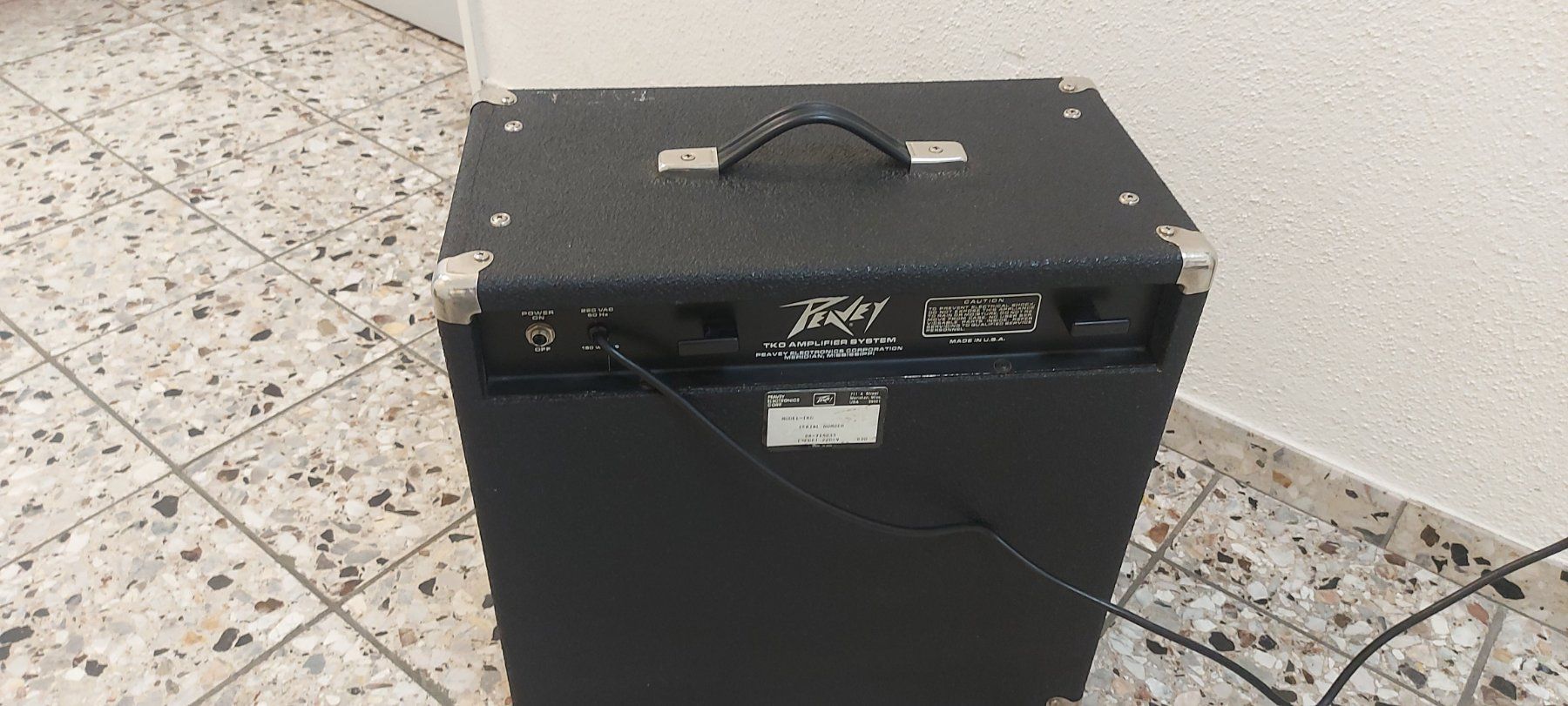 Peavey Verstärker: Peavey TKO 80 Solid State 75-Watt 1x15 Bass Combo Amp. – Gebraucht aus Glattbrugg von Swissmusik 2