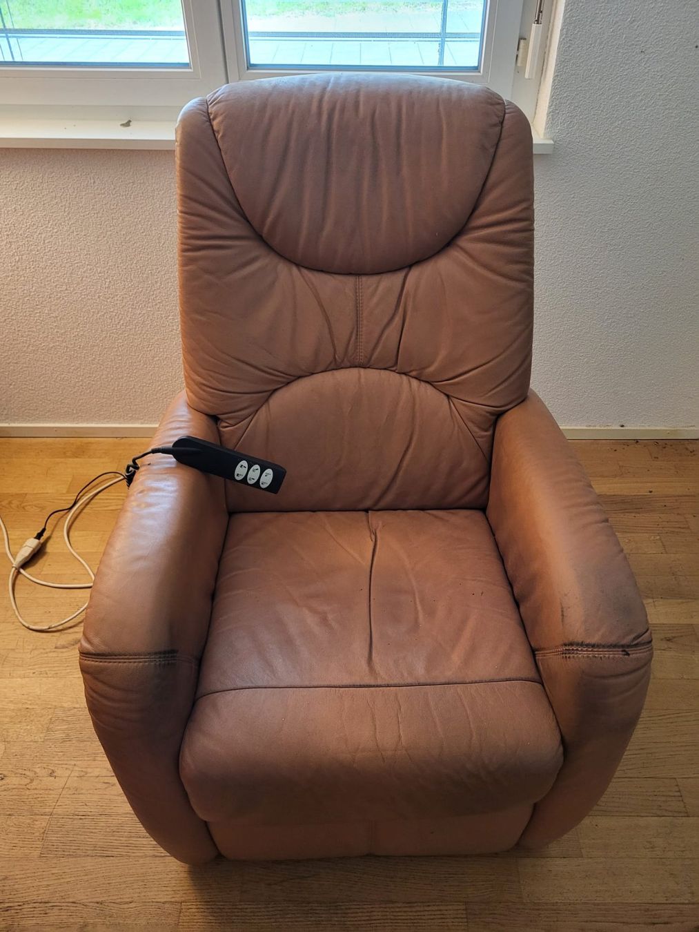 Poltrone: Ledersessel Relaxsessel mit Motor – Usato da Romanshorn venduto da hb9fvr