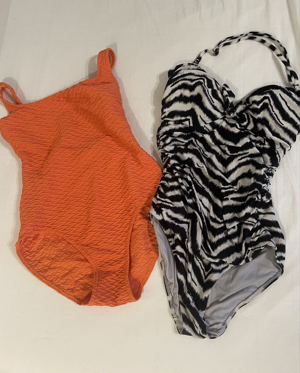 Costumi da bagno & Bikini: Zwei Badeanzüge / Badekleider in 38 – Usato da Winkel venduto da Celi1984