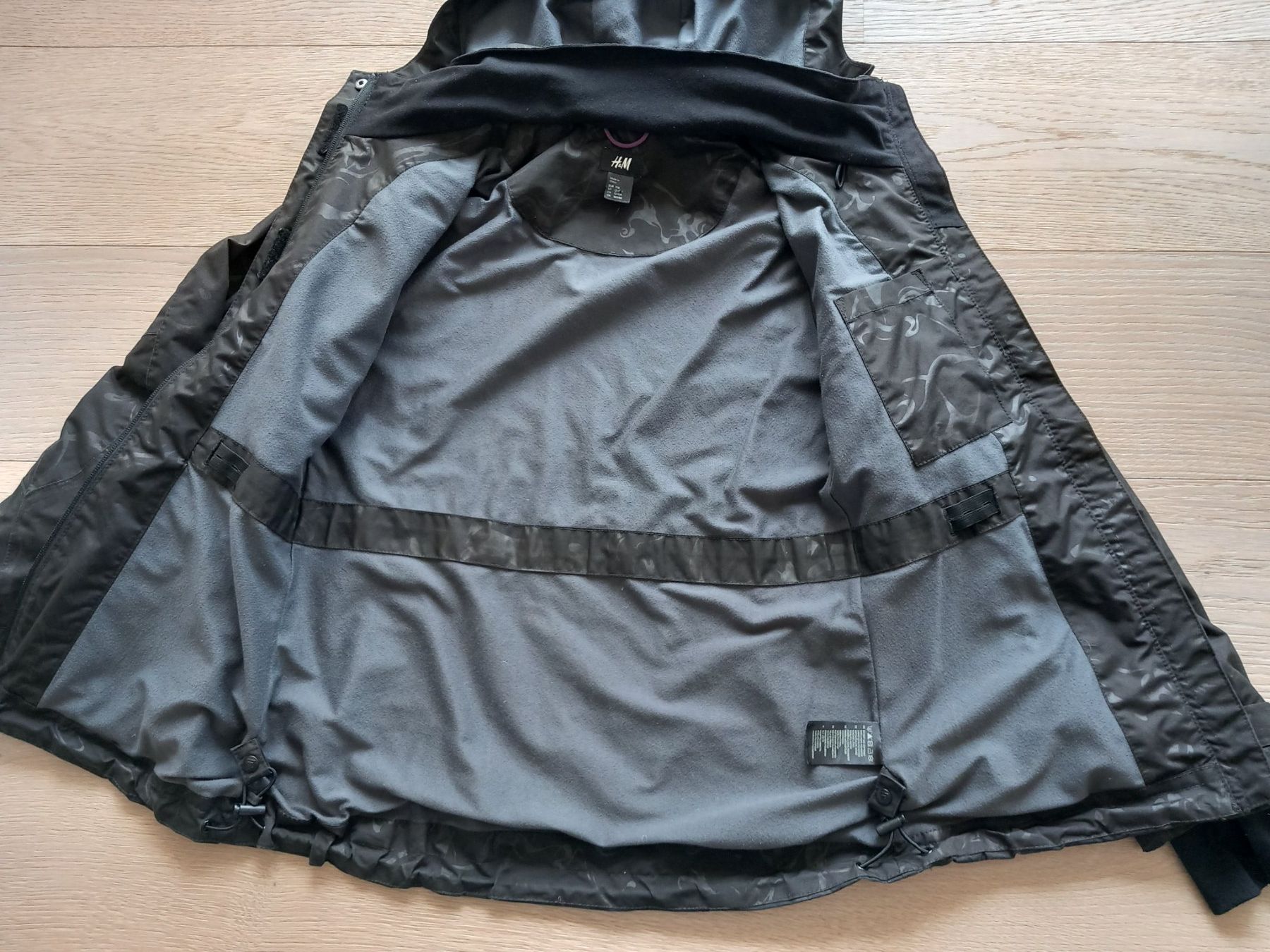 H&M Jacken & Mäntel: H&M Softshelljacke Gr. 158 Mädchen schwarz - grau – Gebraucht aus Oberuzwil von Tvistur80 7
