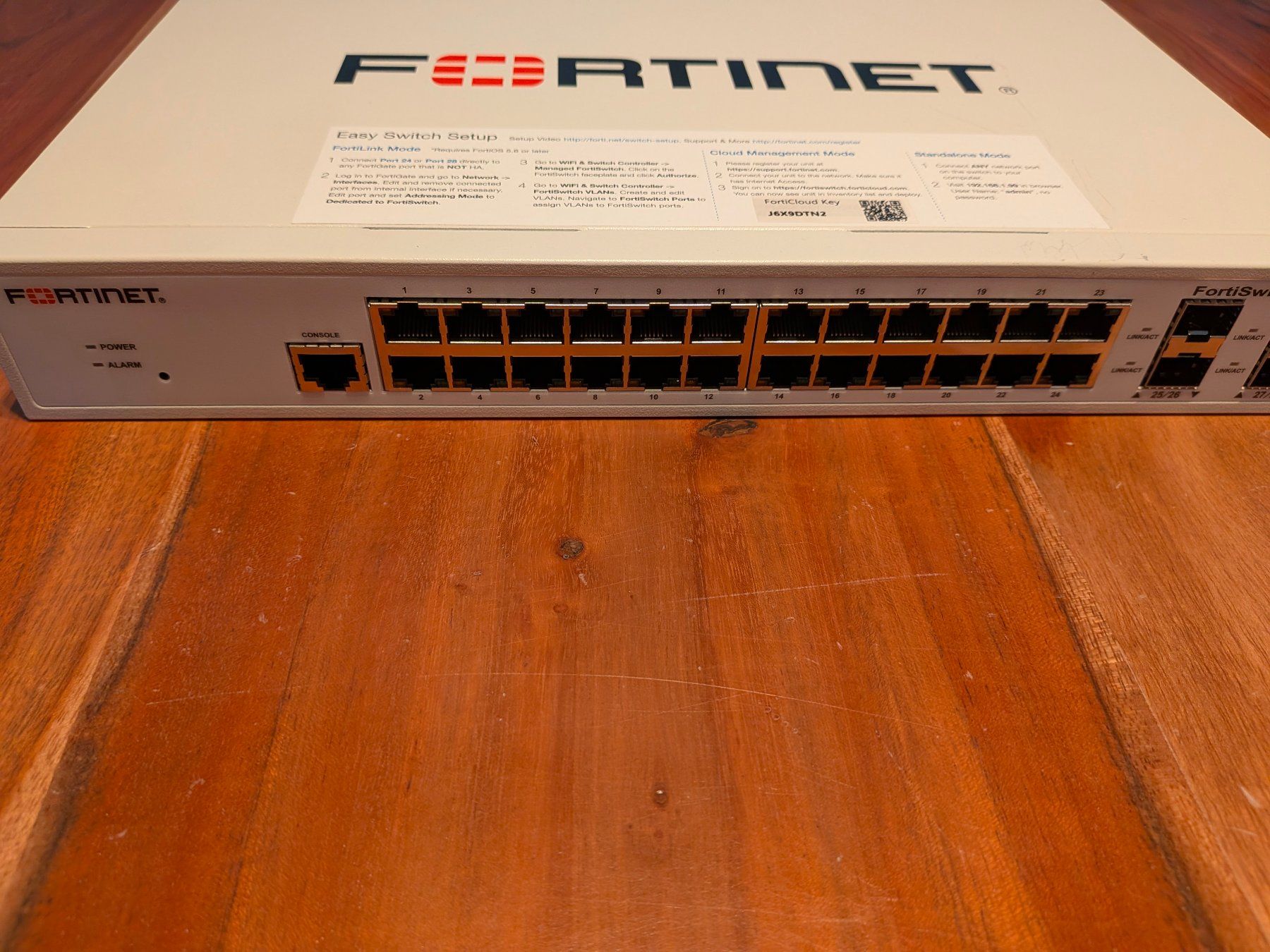 Hub & Switch: FortiSwitch 124E Switch – Usato da Amriswil venduto da hardware_uschi