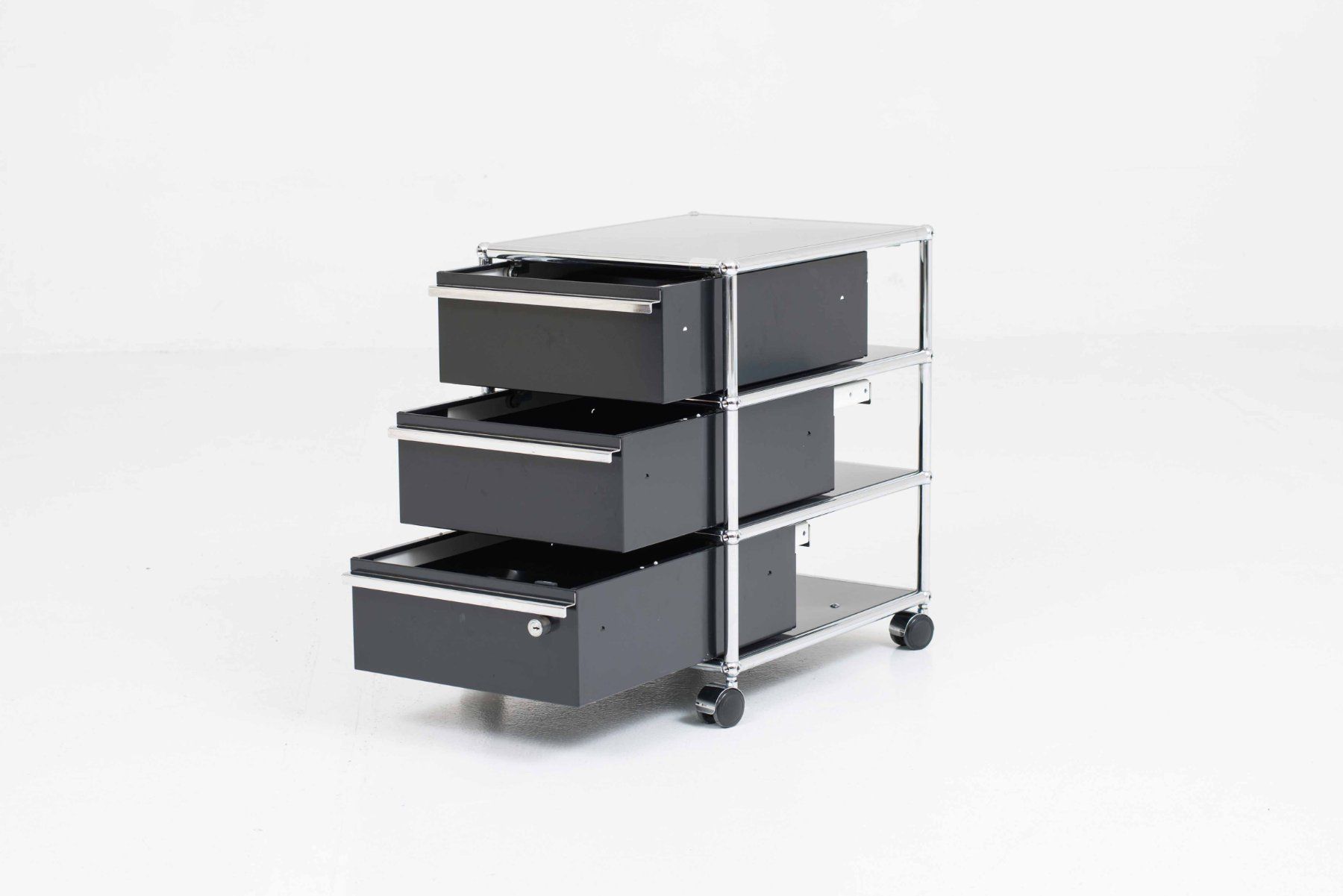 USM Banconi: USM Rollcontainer in Graphitschwarz – Usato da Zürich venduto da STUZH38 1