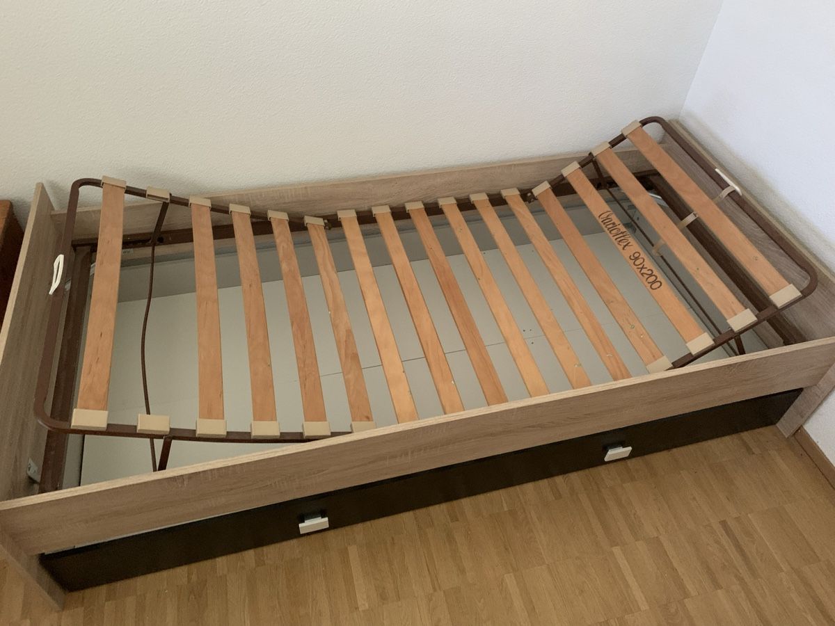 Betten: Bett mit Lattenrost – Gebraucht aus Perlen von  3
