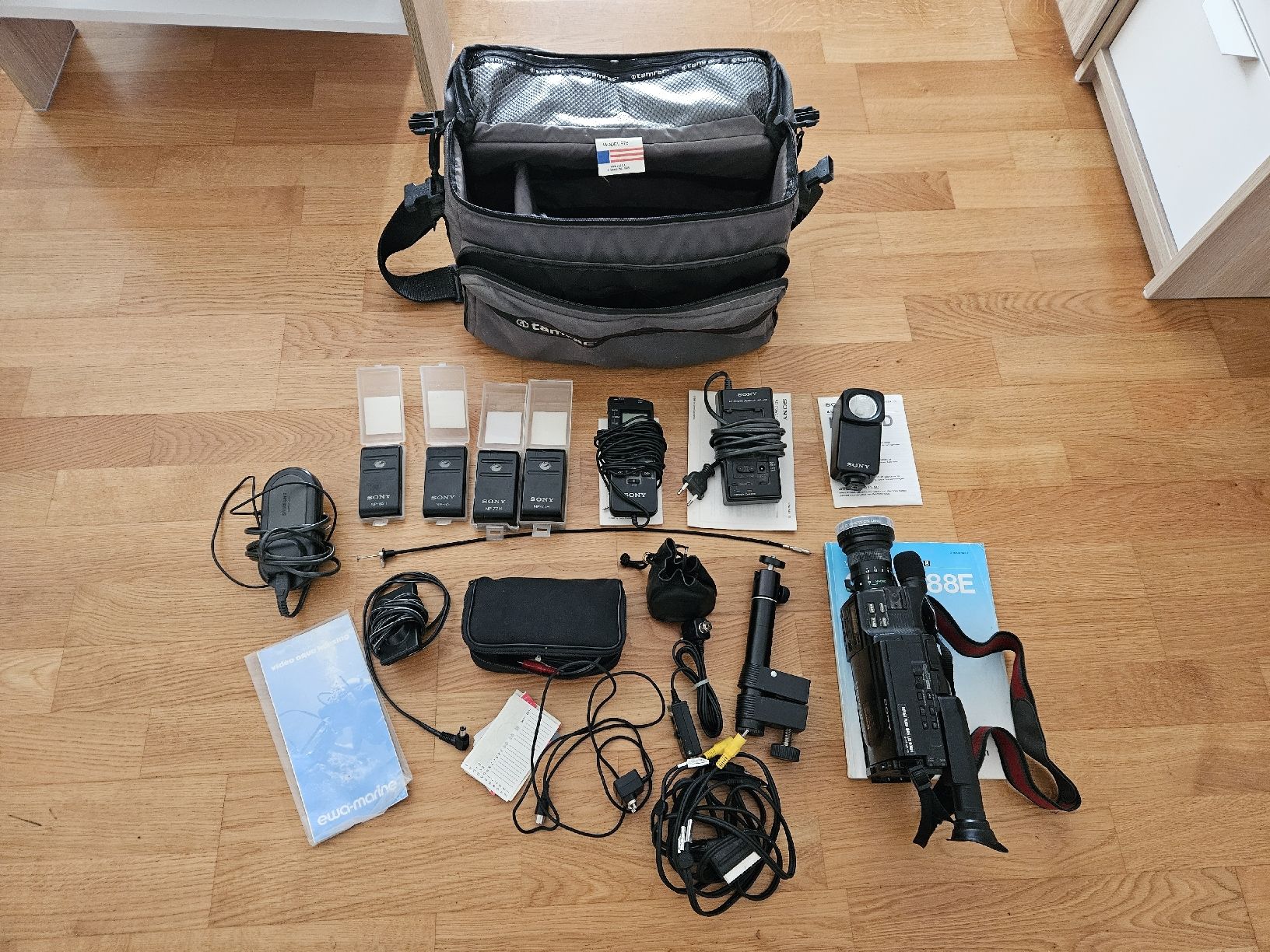 Sony Videocamere: Sony CCD-V88E Video Camcorder – Difettoso da Roggwil BE venduto da Hr.Gustav