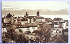 Lausanne, La Cathédrale, le Château et les Alpes