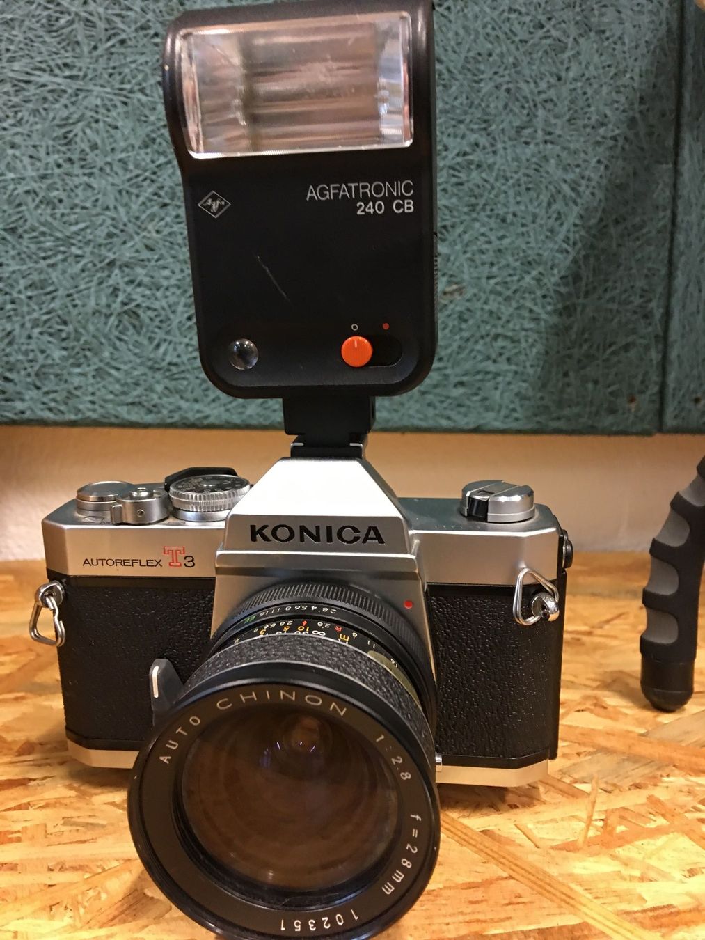 Konica Fotocamera: Konica Autoreflex T3 mit Blitz, mit Kamerastative – Usato da Olten venduto da ELHANDEL 1