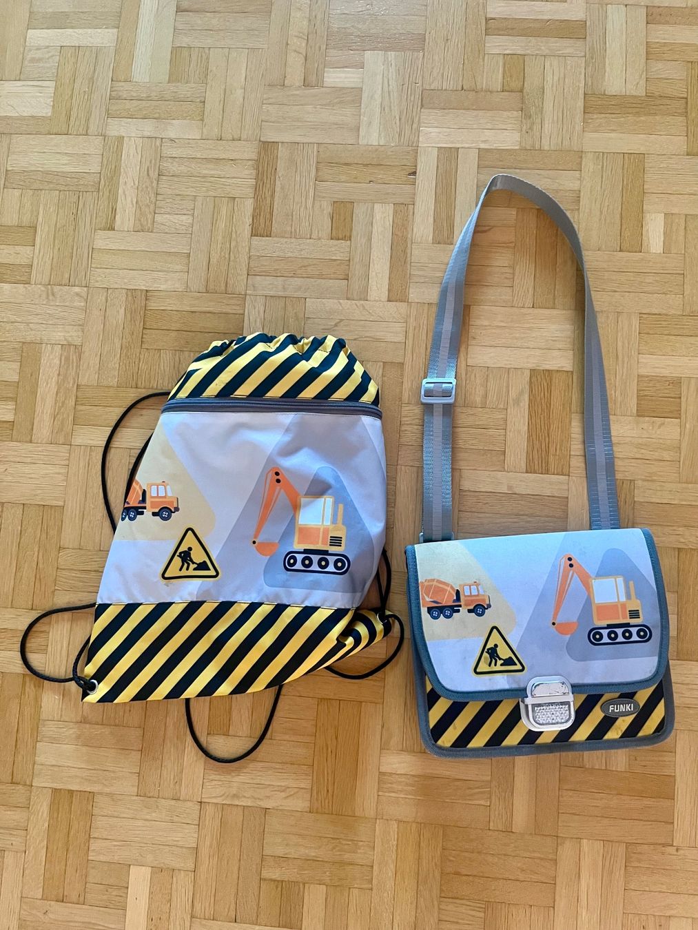 Funki Borse & Zaini: Funki Kindergarten Kinder Tasche Bagger mit Turnsack – Usato da Frauenfeld venduto da cookies_and_cream