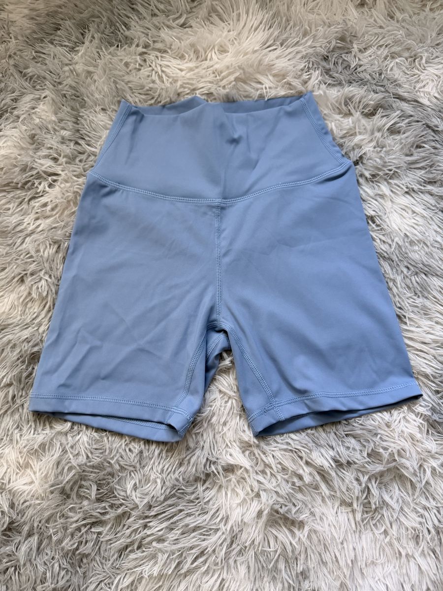 Lotti di vestiti: Lululemon Shorts – Nuovo (secondo la descrizione) da Embrach venduto da NovasOutlet
