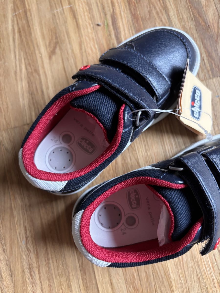 Chicco Scarpe per ragazzi: Chicco Kinderschuhe. Gr. 24. Neu! – Nuovo (secondo la descrizione) da Luzern venduto da lor_x8hx 1