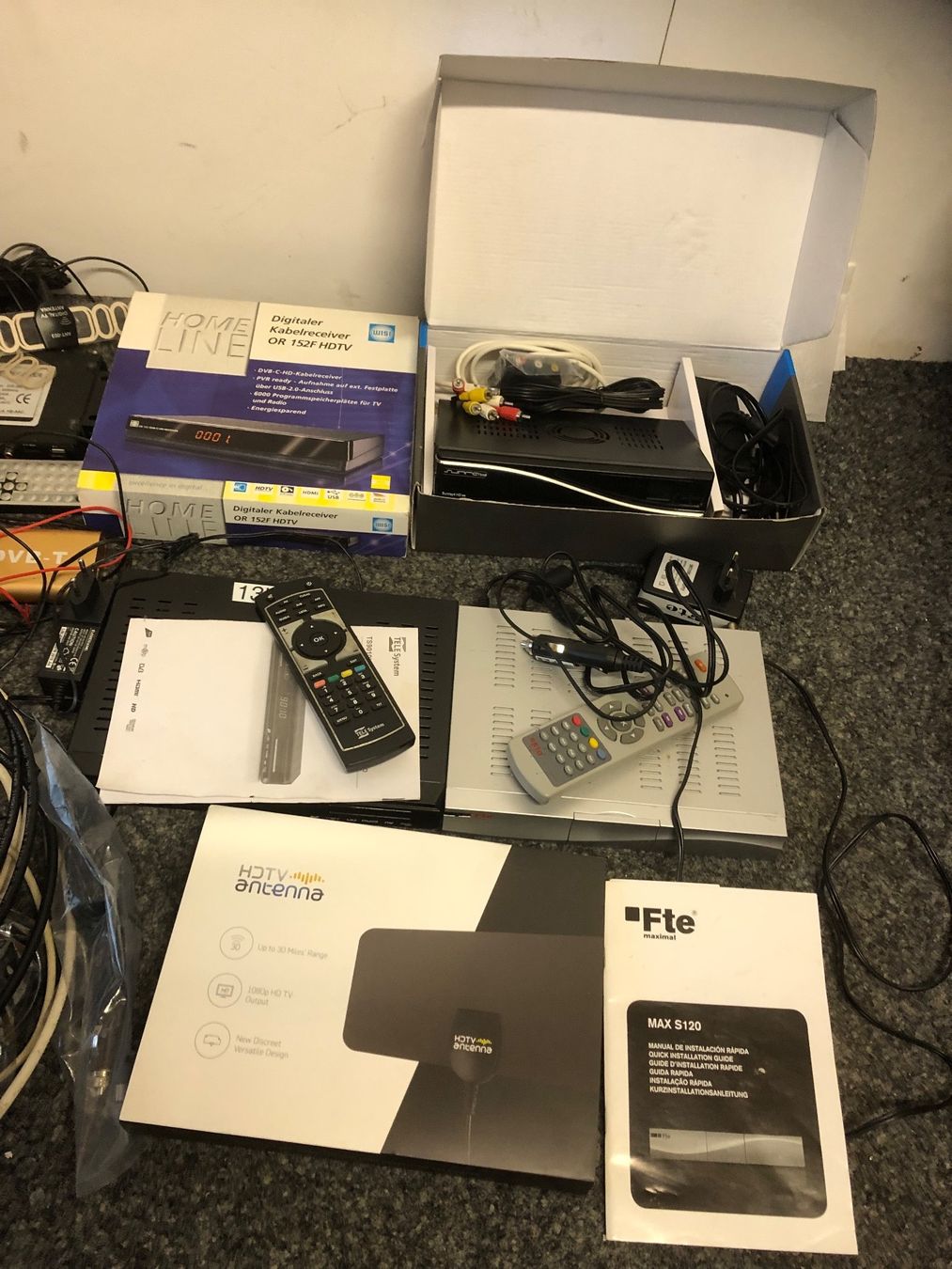 Ricevitori: Satellitenschüssel / Receiver / Antennen – Usato da Schwanden GL venduto da Doctor303 2