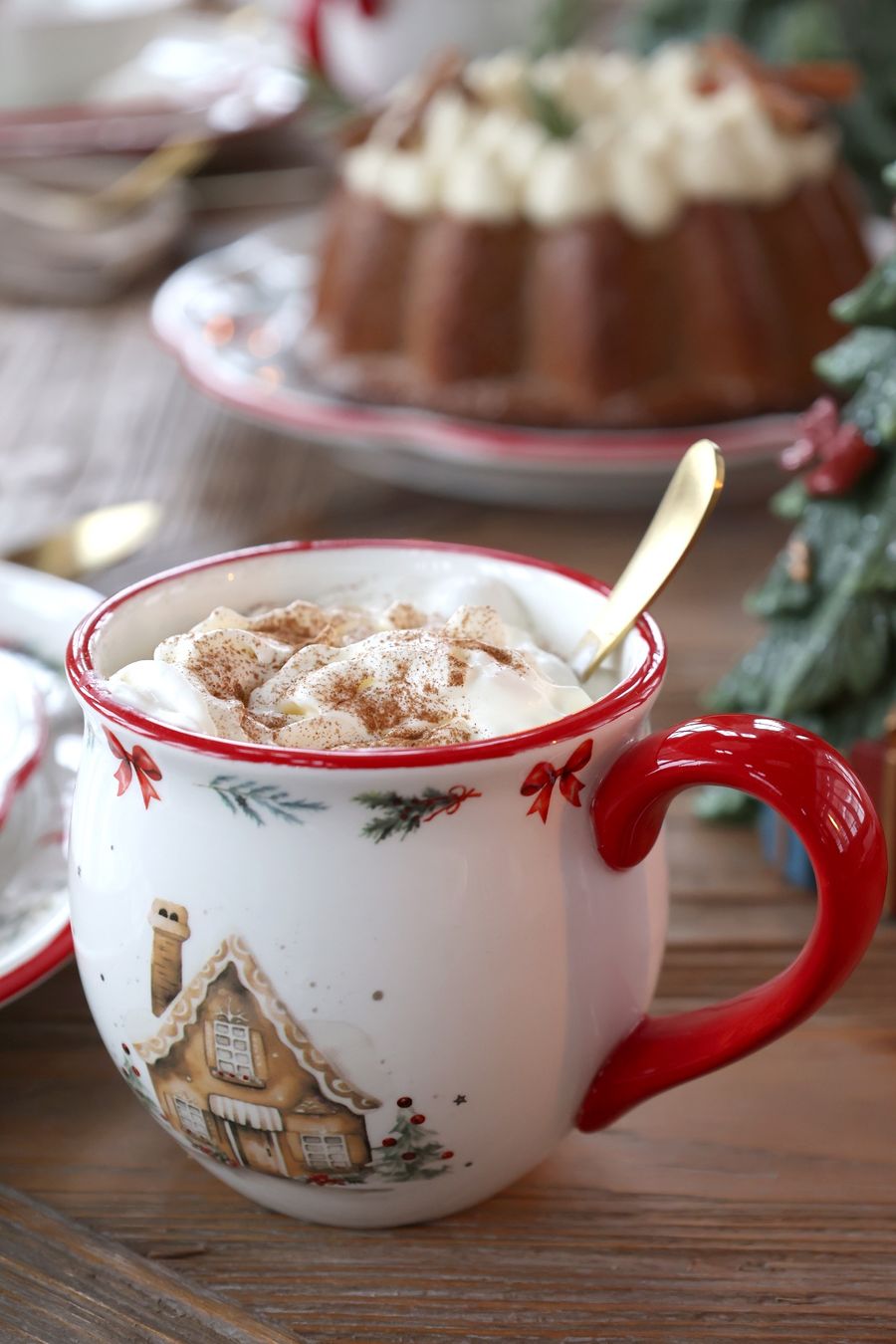 Tazze: Chic Antique Tasse "Chalet de Noël" – Nuovo e nell'imballaggio originale da Innertkirchen venduto da Glatthard-Interior 1