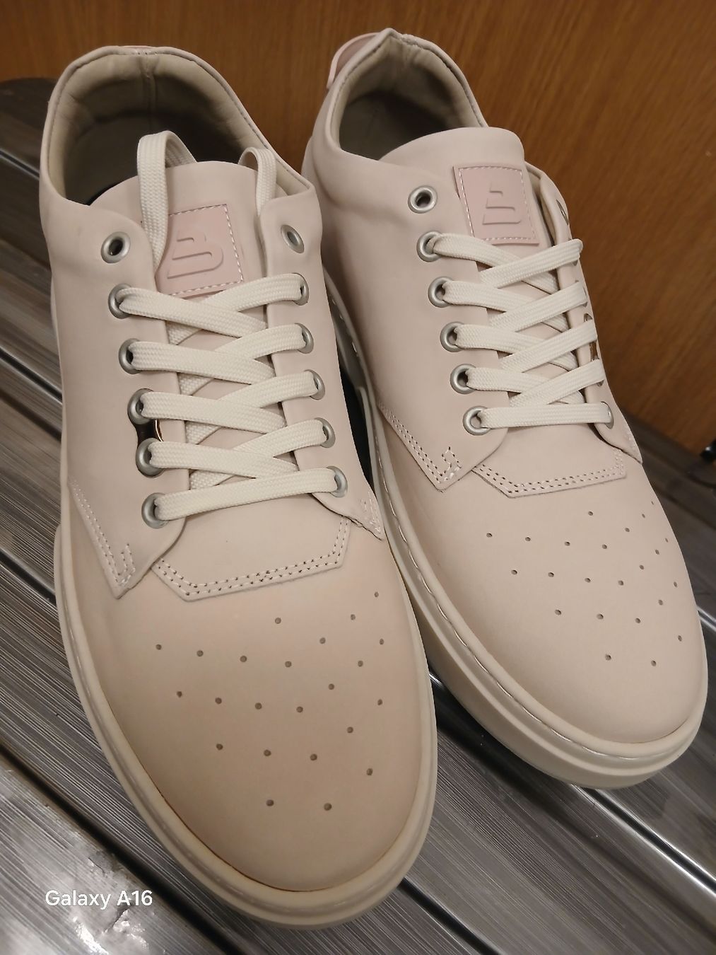 Scarpe da uomo: Snakers en cuir de la marque Bull Boxer neuves – Nuovo e nell'imballaggio originale da Genève venduto da Martinbng 1