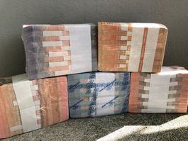 *** Notenmauer mit 5000 Noten UNC aus Venezuela ***