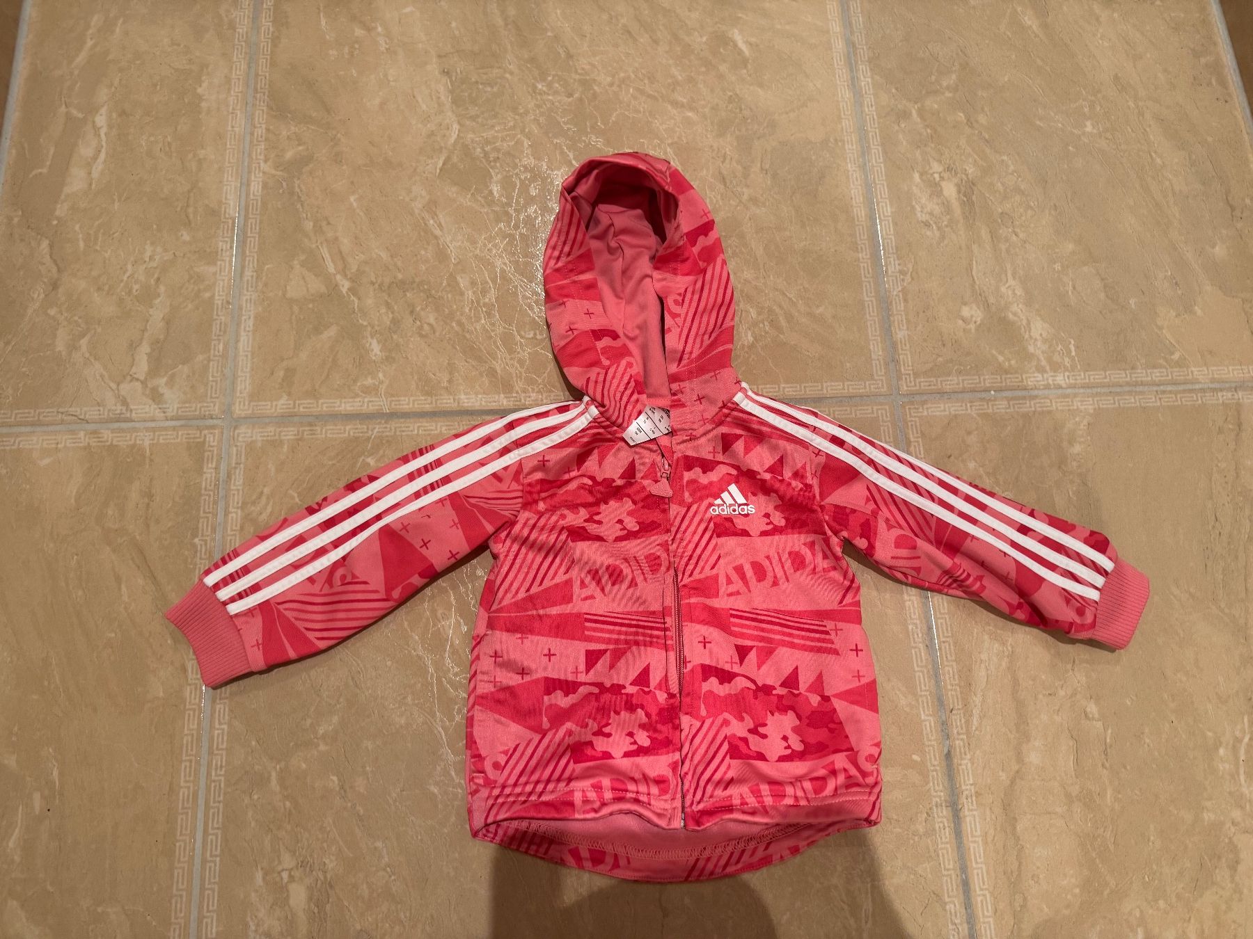 Adidas Giacche & Cappotti: Adidas süsse NWT Jacke, 6-9Mt – Nuovo (secondo la descrizione) da Klingnau venduto da Markus14