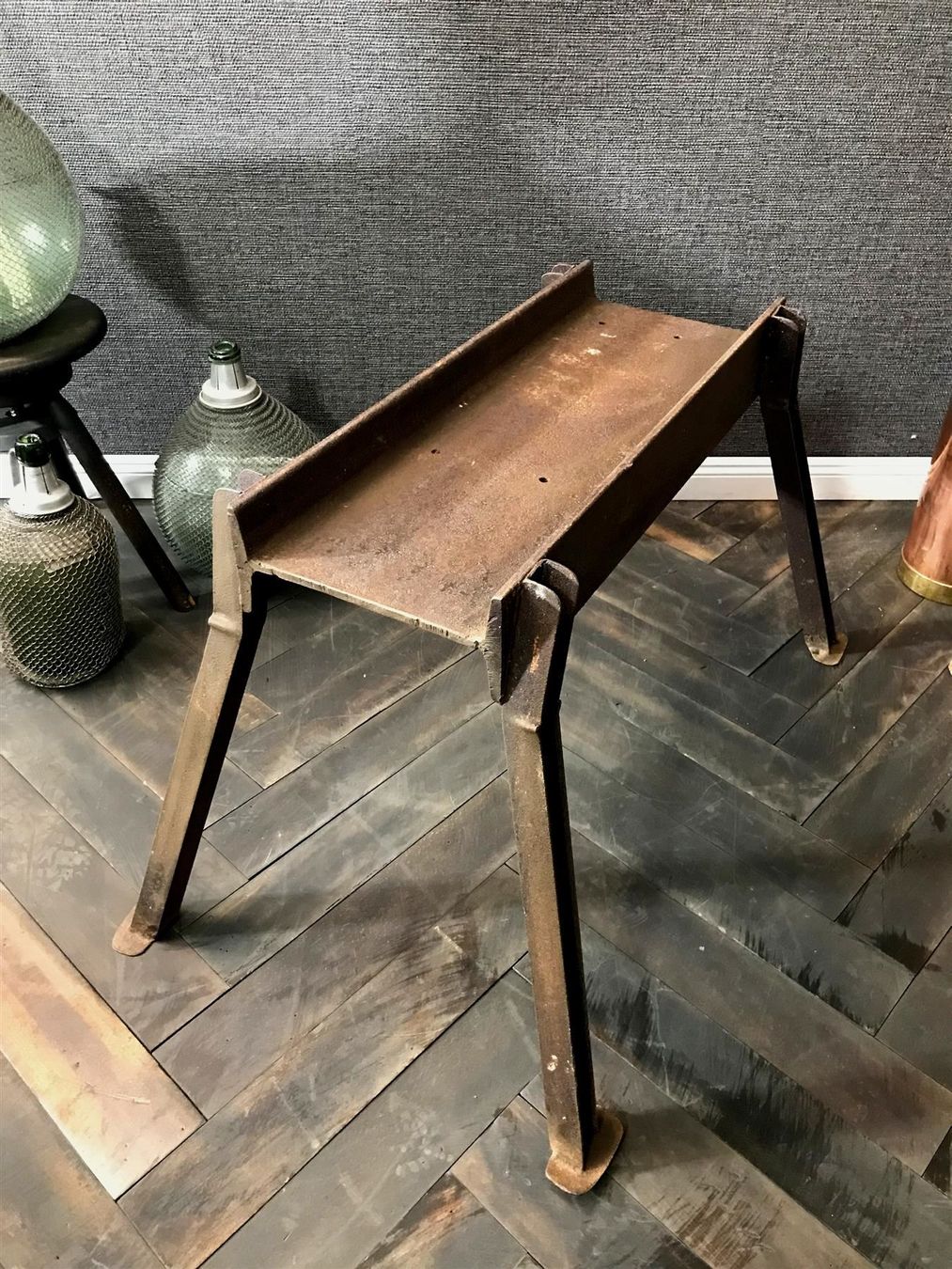 Tavoli: Tisch Industrial Design, Eisen Beistellt – Usato da Laufenburg venduto da industrial-silence