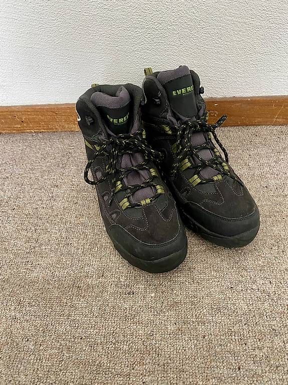 Everest Scarpe da donna: Wanderschuhe Everest Gr 39 – Usato da Domat-Ems venduto da Orbit43