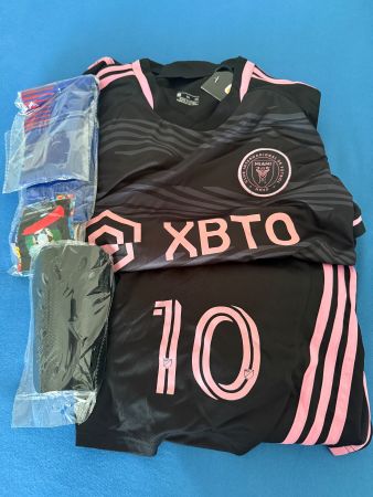 Full Kit Inter Miami CF 23/24 Auswärtstrikot Lionel Messi