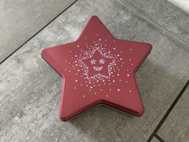 Sternförmige Dose Weihnachtsdose rot silber Guetzidose