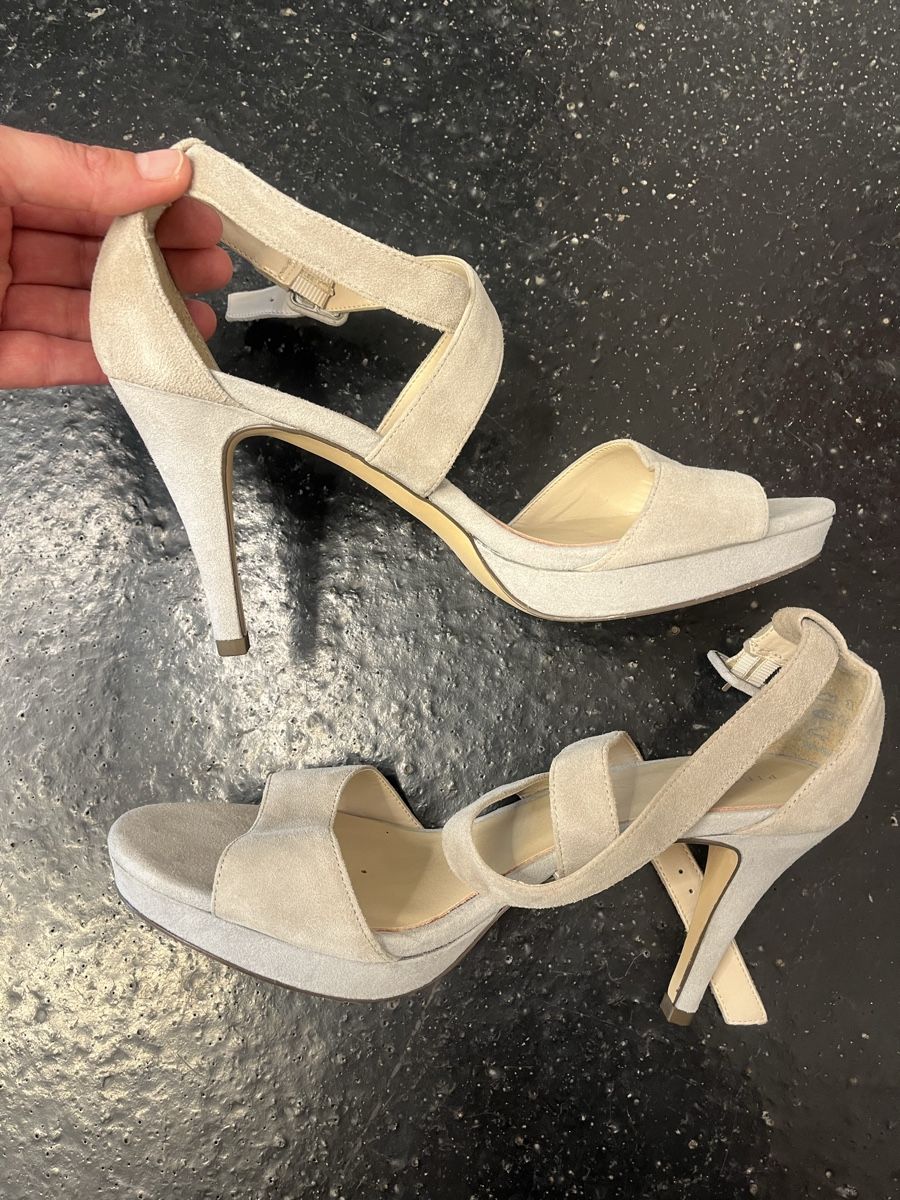Chaussures femmes: High Heels Wildleder Gr.42 – D'occasion à Bern par Lena_a_B