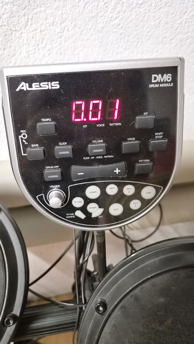 Alesis Strumenti musicali: E-Drum von Alesis DM6 – Difettoso da Beckenried venduto da luca1231 1