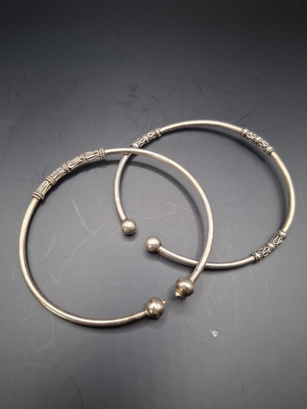 Bracciali & Braccialetti: 2 Vintage Armreifen – Usato da Wil SG venduto da die-wohnung
