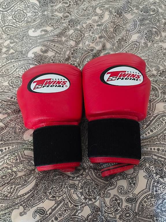 Guanti & manicotti: Gants de boxe 14 oz rouge – Usato da St-Prex venduto da mat_zrw2
