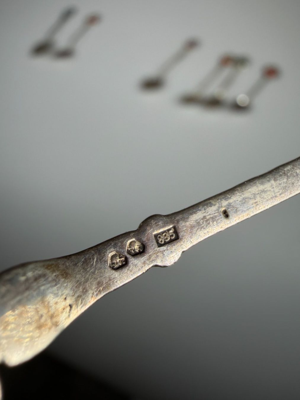 Cucchiai: 7 Andenkenlöffel aus Silber 800 & 835 – Usato da Basel venduto da IRMAundFRED 4
