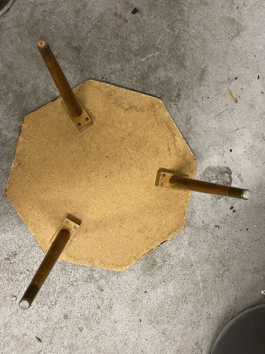 Tische: Vintage 3-Bein-Tischli – Gebraucht aus Arlesheim von ren_5d2b 1