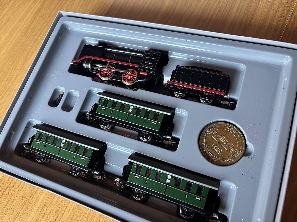 Märklin Modelleisenbahnen: Coffret Märklin anniversaire – Gebraucht aus Orbe von car_8grw 3